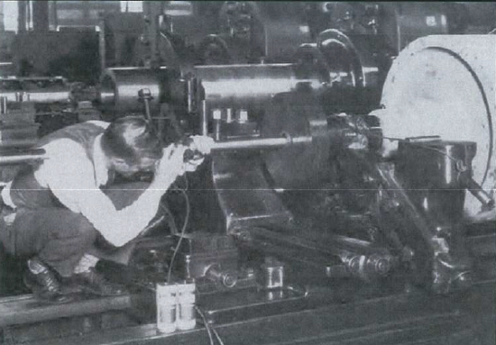 網(wǎng)絡(luò)圖片:早期使用內(nèi)窺鏡檢查汽輪機 網(wǎng)絡(luò)圖片:早期使用內(nèi)窺鏡檢查汽輪機